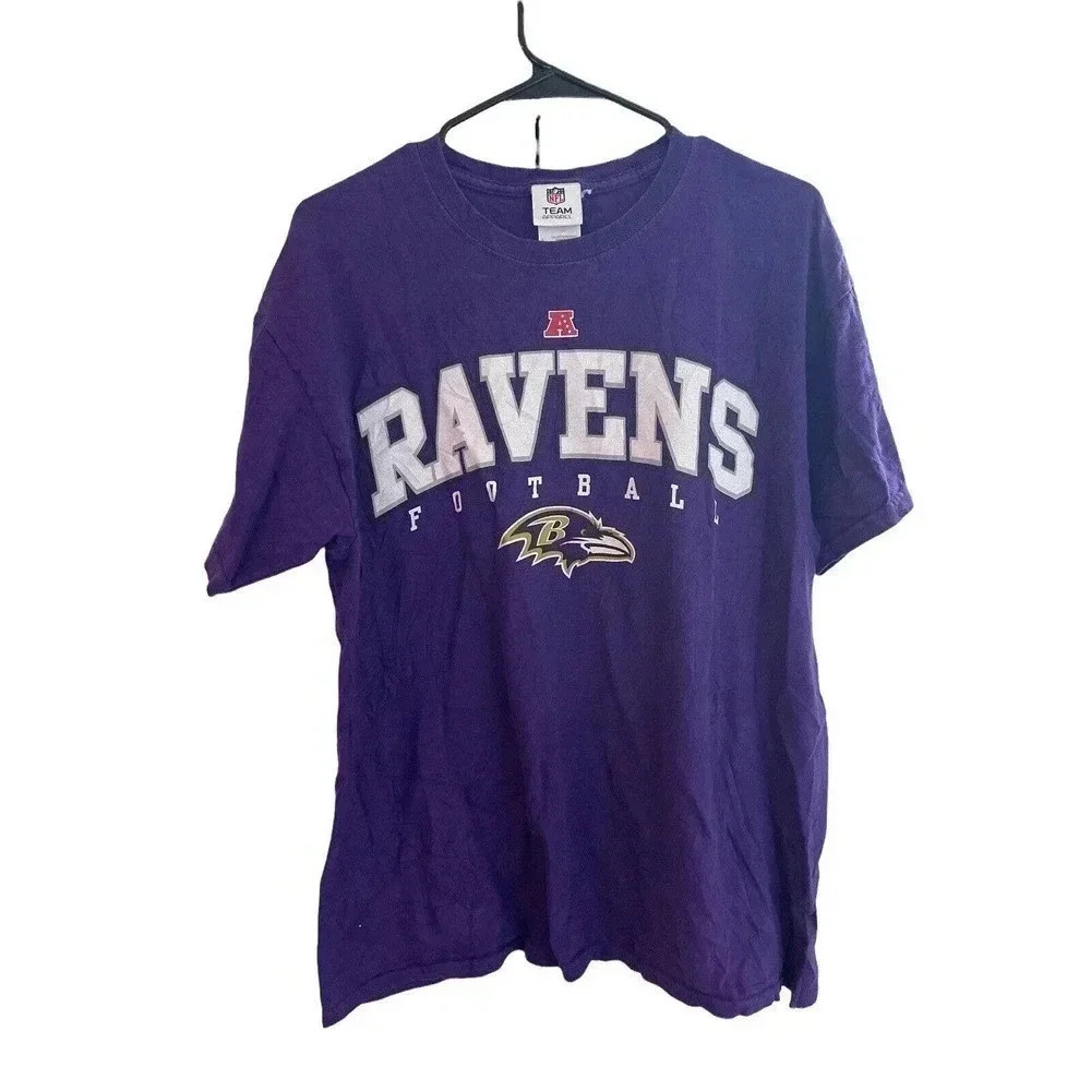 NFL TEAM APPAREL SIZE LARGE PURPLE TEE WITH RAVENS DESIGNS